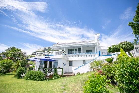 영화 속 미소가 아르바이트를 했던 흰고래게스트하우스는 실제로도 있는 장소다. 사진 흰고래게스트하우스