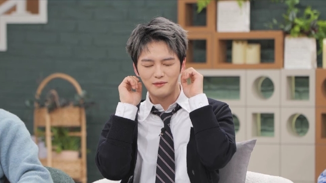 Jaejoong is the first to broadcast his home publicly released.In the 55th episode of A  ⁇ Mens Life - Grooms Class These Days ( ⁇ BridegroomThe Lesson ⁇ ), which will be broadcast on March 15, the newly joined Jaejoongs daily life will be released.Jaejoong, who first appeared in the studio, is a junior 8th grade Jaejoong who is aiming for a BridegroomThe Lesson  ⁇  schoolboy!Park Tae-hwan, the best friend, shows  ⁇ BridegroomThe Lesson ⁇  the first gate of  ⁇ Lovely ⁇  and asks him to do so.In the meantime, Park Tae-hwan thinks that he just drank, and he shows a lot of tension.Jaejoong, who has crossed the Lovely Gate, opens the daily life of Jaejoong! House, saying that the video of the day is the first public release.On this day,  ⁇ Jaejoong! House  ⁇ , which was broadcasted for the first time as a public release, makes everyones mouth open with a runway-class corridor as well as a sensual and sophisticated interior and a drama set.In this regard, Jaejoong has a special reason for saying that he did not intentionally make it like a house. After that, Jaejoong comes out of the house and travels on Taxi after finishing breakfast routine and meal.In the meantime, Jaejoong says that the manager is tired, so he rides Taxi in his daily life.