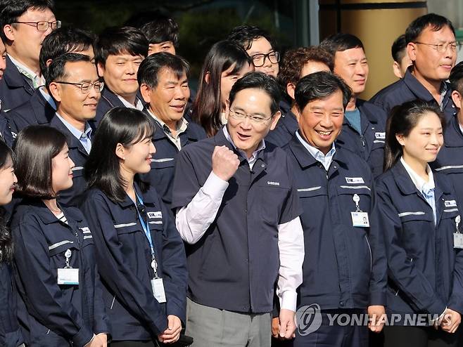 구호 제안하는 이재용 삼성전자 회장 [연합뉴스 자료사진]