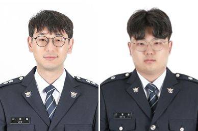 16일 경찰대에서 열린 '2023 신임 경위 및 경감 임용식'에서 임용장을 받은 이병철 경감(왼쪽)과  신동원 경위./경찰청