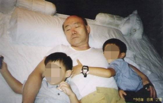 전두환 전 대통령의 손자 전우원씨가 자신의 인스타그램에 공개한 유년 시절 가족 사진. 사진 전우원씨 인스타그램