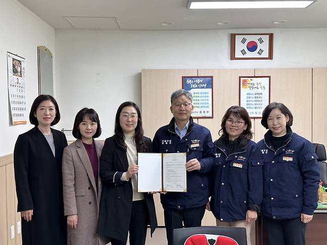 [영동=뉴시스] 안성수 기자 = 15일 영동군은 군민 구강건강와 전문 인력 육성을 위해 유원대학교 치위생학과와 업무협약을 체결했다. (사진=영동군 제공) 2023.3.16. photo@newsis.com *재판매 및 DB 금지