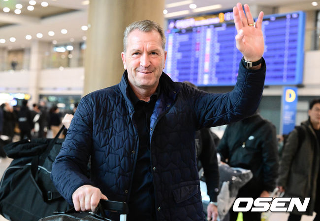 [OSEN=인천국제공항, 조은정 기자] 안드레아스 괴프케 골키퍼 코치가 16일 인천국제공항을 통해 뮌헨에서 입국했다.2023.03.16 /cej@osen.co.kr