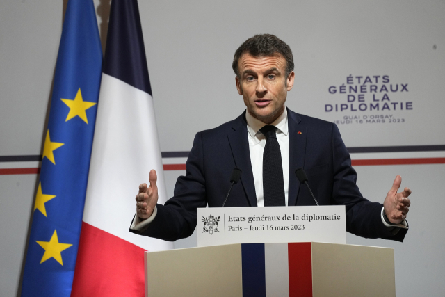 에마뉘엘 마크롱 프랑스 대통령이 15일 파리의 외교부에서 진행된 라운드테이블에서 연설하고 있다. AP연합뉴스