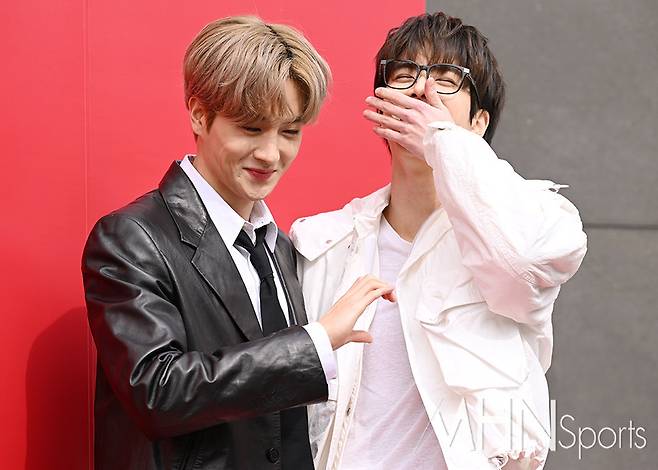 더보이즈 현재-영훈 '하트라니 하하!'