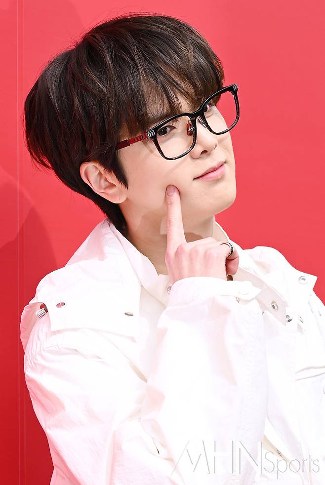 더보이즈 영훈 '볼 콕? 심장에 콕 박히는 미모'