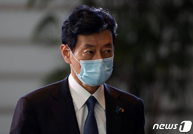 니시무라 야스토시 일본 경제산업상이 기시다 후미오 총리 관저에 들어서고 있다. ⓒ 로이터=뉴스1 ⓒ News1 이유진 기자