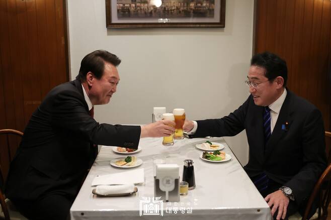 윤석열 대통령(왼쪽)과 기시다 후미오 일본 총리. /대통령실 홈페이지