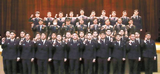 지난 22일 열린 세종대 학군단 61기 학군장교 임관식에서 학군장교 32명이 임관됐다. [사진 세종대]