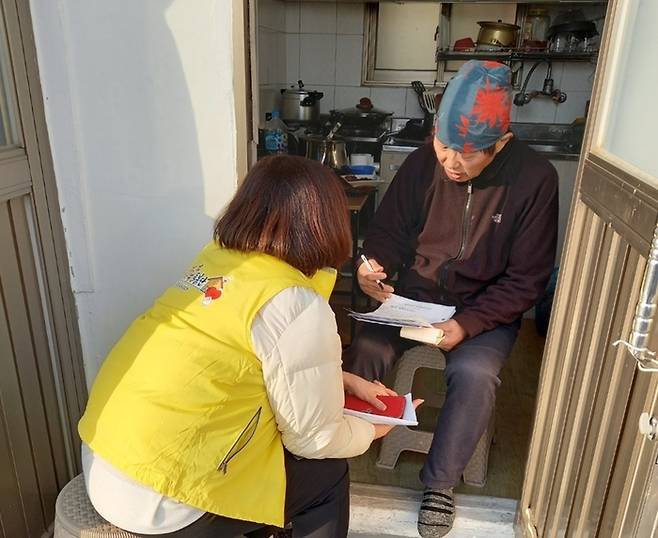 노원구가 사회적으로 고립된 1인가구 6024명을 전수 조사했다. 노원구 제공