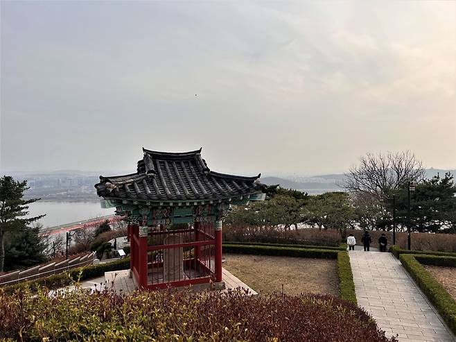 A stone monument commemorates the great victory at Haengju Mountain Fortress. (Kim Hae-yeon/ The Korea Herald)