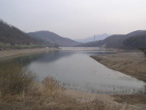 양주시 경계의 홍복저수지 상류.