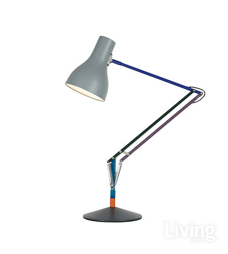 최초의 관절 램프인 앵글 포이즈 조명과 폴 스미스가 만나 세련된 컬러 배합을 자랑한다. Type 75 Mini Desk Lamp(Paul Smith), 36만원대 앵글 포이즈 by TRDST.