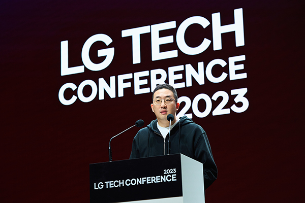 LG Group Chairman Koo Kwang-mo on Thursday at the LG Tech Conference [Photo provided by LG]