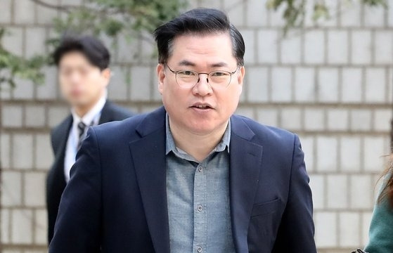 유동규 전 성남도시개발공사 기획본부장 - 유동규 전 성남도시개발공사 기획본부장이 14일 오전 서울중앙지방법원에서 열린 김용 전 민주연구원 부원장의 불법 정치자금·뇌물 수수 관련 공판에 출석하고 있다. 연합뉴스