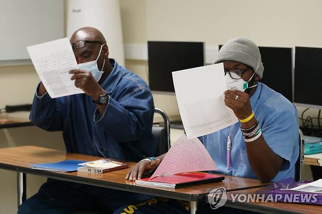 샌쿠엔틴 교도소 내 마운트 타말파이스 대학에서 수업을 듣는 죄수들 [AP 연합뉴스자료사진. 재판매 및 DB 금지]