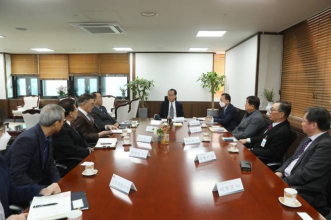 권영세 장관, 남북경협기업인들과 첫 면담 [통일부 제공]