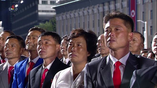 북한 평양 주민들이 당 창건일 기념식에서 김정은 연설을 듣는 모습. /조선중앙TV