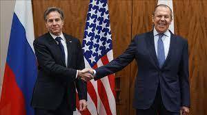 인도 뉴델리에서 열린 주요20개국(G20) 정상회의에서 만난 토니 블링컨 미국 국무장관(왼쪽)과 세르게이 라브로프 러시아 외무장관(오른쪽). 미 국무부 홈페이지