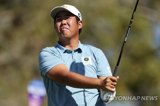 2라운드 5번 홀에서 티샷하는 안병훈
[AP=연합뉴스]