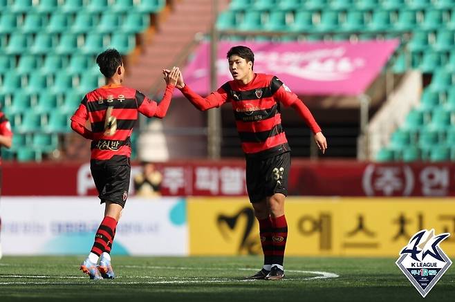 ▲ 경기 종료 직전 이호재의 동점골로 4경기 무패 행진을 이어간 포항 스틸러스. ⓒ한국프로축구연맹
