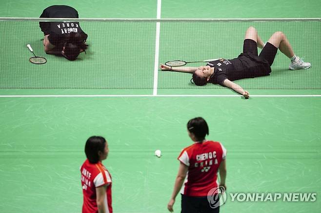 천칭천-자이판(아래)을 이긴 김소영-공희용(위) [AP=연합뉴스]