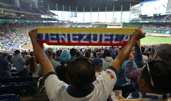 19일(한국시간) 미국 플로리다주 마이애미 론디포파크에서 열린 베네수엘라와 미국의 8강전 경기 모습, 제공 | UPI 연합뉴스