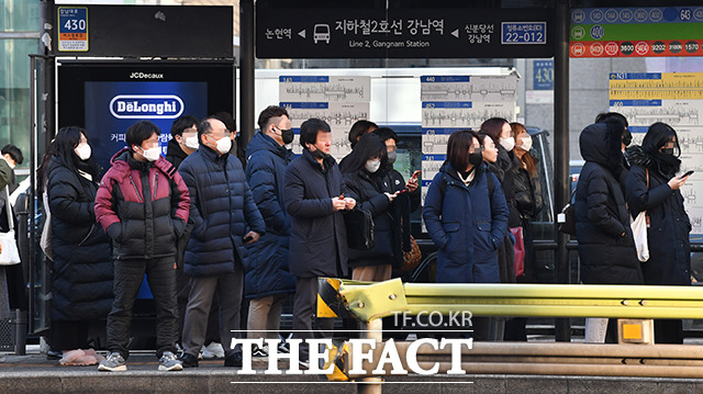 20일부터 대중교통 마스크 착용 의무가 해제되면서 서울시가 승객 혼잡도를 실시간으로 안내한다. /박헌우 기자