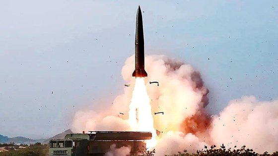 북한의 단거리탄도미사일(SRBM)인 KN-23. 변칙기동이 가능하다. 조선중앙통신