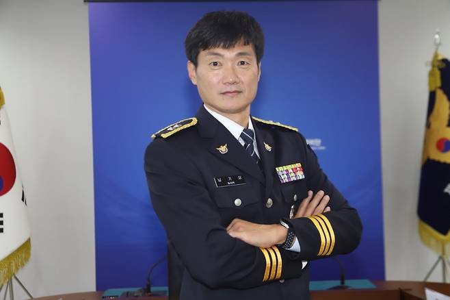 남기상 제주해안경비단 경감(54). 실은 만난 자리에서 인터뷰 사진을 찍어줬는데 내가 잘 못 찍어서, 보내준 사진으로 대신하기로. 취재원의 의사를 가장 존중한다./사진=남기상 경감 제공