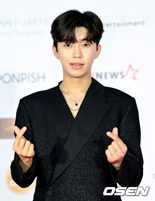 Singer Lim Young-woong responded to fans affectionate and unusual requests.Lim Young-woong wrote on his official fan caf heroic age on the 18th, I am worried that your health is okay these days when the temperature goes up and down.I have always been strong and strong, he said.He said, Someone said, Lim Young-woong, tell the people to get a health checkup. My mom and dad are going to get some health screenings. Theyre not going to the hospital.When you have time, be sure to have a health checkup. I did it a few days ago. I have to take care of the health myself.Recently, the online community actually wrote I want Lim Young-woong to go to the hospital.Netizens want Lim Young-woong, the favorite of their parents, to say this directly because their parents did not go to the hospital despite their pain. Lim Young-woongs popularity and the childrens filial piety are also a part of it.Meanwhile, Lim Young-woongs concert  ⁇ Im Heroes ⁇ , a film about the scene of Lim Young-woongs concert in December last year, surpassed 200,000 viewers with overwhelming firepower.  ⁇  Im Heroes the Final Fantasy XVI, which had already attracted 120,000 viewers before its release, has been consistently ranked in the top 10 of the box office until the third week of its release, showing off its tremendous potential to surpass 200,000 cumulative audiences.Lim Young-woong said, Im Hero The Final Fantasy XVI has exceeded 200,000 viewers.Its time to get used to it, but your amazing, amazing, powerful, powerful, incredible, unbelievable, legendary legend, I can not get used to it. In this reaction, another event that will continue the hot momentum  ⁇  The Lion King a screening  ⁇  was confirmed.The Lion King a screening, which was confirmed on the 25th, is not just a venue for a festive festival, but also a subtitles The Lion King a screening, in which both the situation and lyrics are expressed in subtitles, including dialogue in the movie, It is even more special in that it proceeds.You can understand the contents of the movie through subtitles, enjoy it together, and sing along without hesitation while watching the lyrics provided.DB, movie posters,