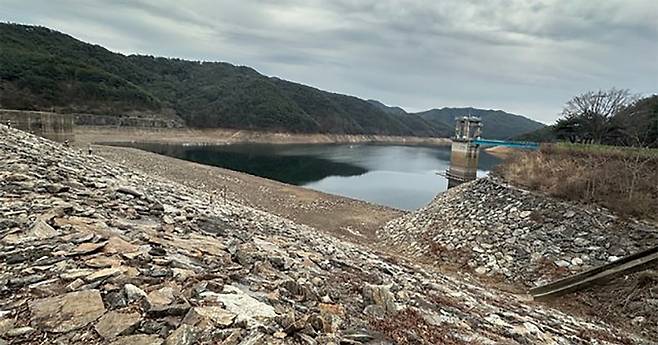 남부지방에 가뭄이 계속되는 가운데 2월14일 전남 순천시 주암댐이 바닥을 드러내고 있다. ⓒ한국수자원공사