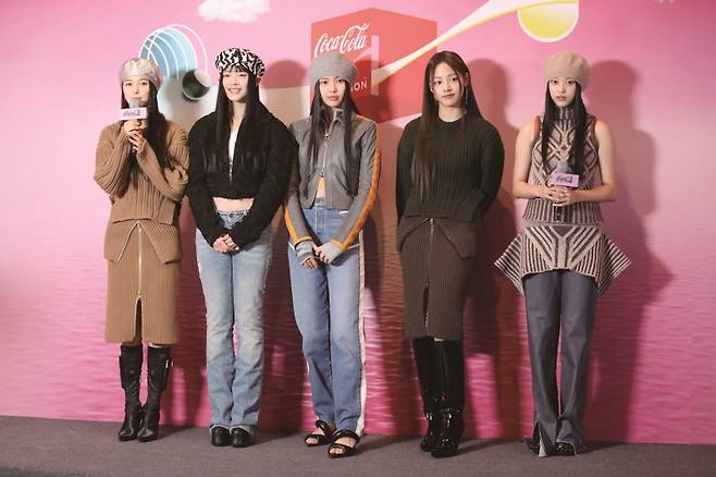 뉴진스는 팬클럽 전체를 '반희수'라는 가상의 인물로 개념화했다.[사진=뉴시스]