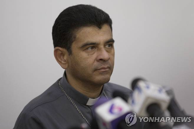 롤란도 알바레스 주교 (마나과<니카라과> AP=연합뉴스) 니카라과 마타갈파 교구장인 롤란도 알바레스 주교가 2018년 5월 3일 마나과에서 열린 기자회견에 참석한 모습. 2023.3.19. photo@yna.co.kr