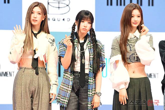 첫 번째 미니앨범 'expergo(엑스페르고)' 발매 기념 쇼케이스에 참석한 그룹 엔믹스(NMIXX). ⓒ이혜영 기자 lhy@hankooki.com