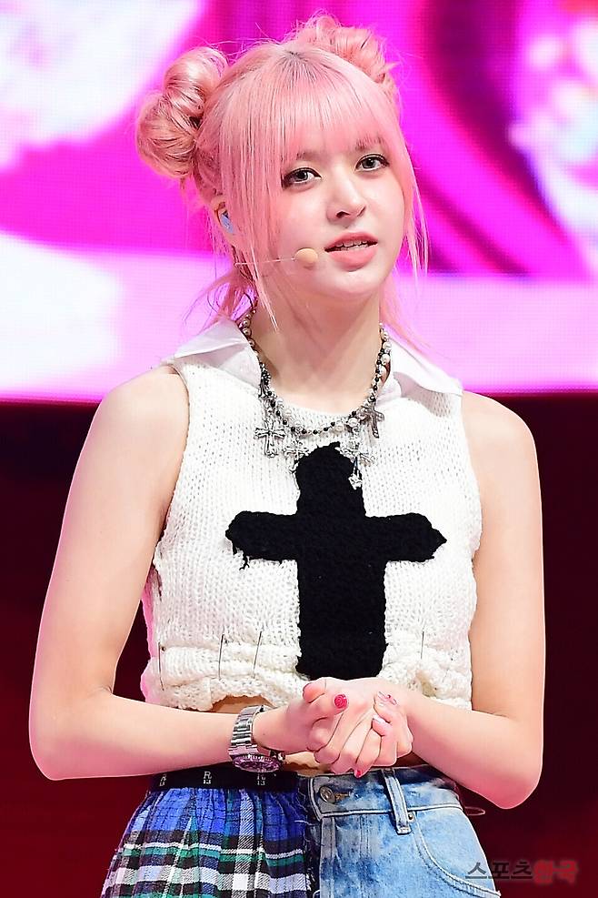 ​첫 번째 미니앨범 'expergo(엑스페르고)' 발매 기념 쇼케이스에 참석한 그룹 엔믹스(NMIXX) 릴리. ⓒ이혜영 기자 lhy@hankooki.com​