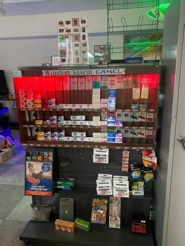 이곳에서 필름진열장으로 탈바꿈한 빈티지 담배 진열대 (사진=강은영 기자)