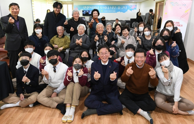 이민근 안산시장 경로당 방문. / 사진제공=안사시