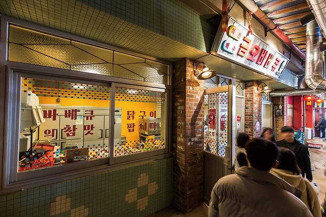 금오바베큐에서는 예산사과로 만든 소스를 바른 닭 바비큐를 판다. ⓒ시사저널 최준필