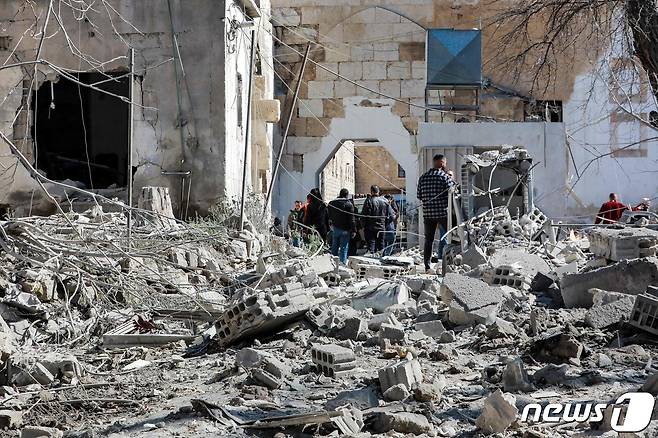 19일(현지시간) 이스라엘 공군이 시리아의 수도 다마스쿠스를 공격해 30여명의 사상자가 나왔다. 사진은 폐허가 된 다마스쿠스의 한 성당. ⓒ AFP=뉴스1 ⓒ News1 박재하 기자
