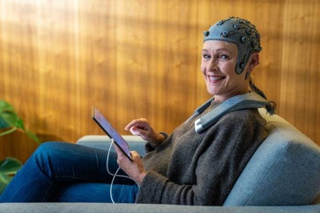 보트뉴로의 신경자극기로 표적 치료를 받는 모습. 삼성전자 제공