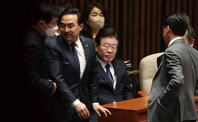 자신의 체포동의안 표결이 이뤄진 2월27일 국회 본회의에 이재명 더불어민주당 대표가 참석해 있다. ⓒ시사저널 박은숙