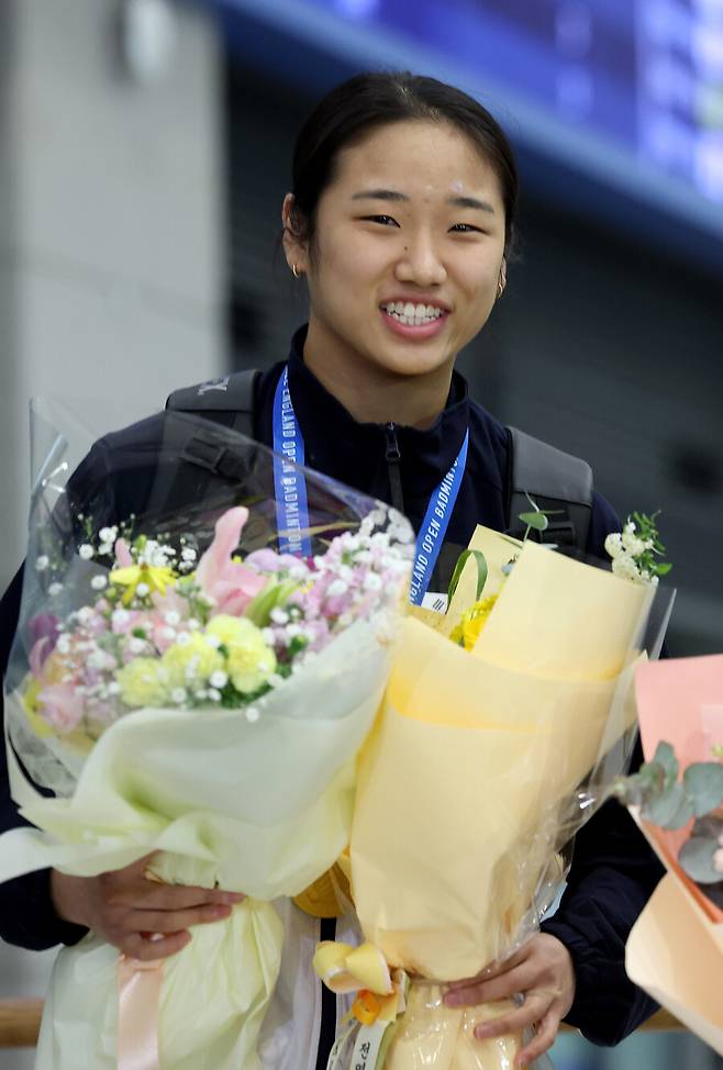 ▲ 2023 BWF 전영오픈 여자단식에서 우승한 안세영이 21일 인천국제공항을 통해 귀국했다. ⓒ연합뉴스