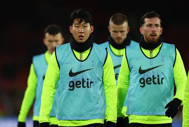 손흥민(왼쪽)과 호이비에르.로이터연합뉴스