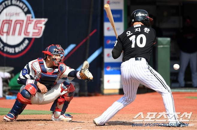 풀카운트 승부를 펼치는 순간