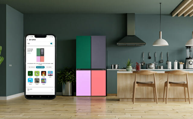 무드업 냉장고는 LG 씽큐(LG ThinQ) 앱에서 아티스트 테마를 적용해 공간 분위기를 바꿀 수 있다.(사진=LG전자)