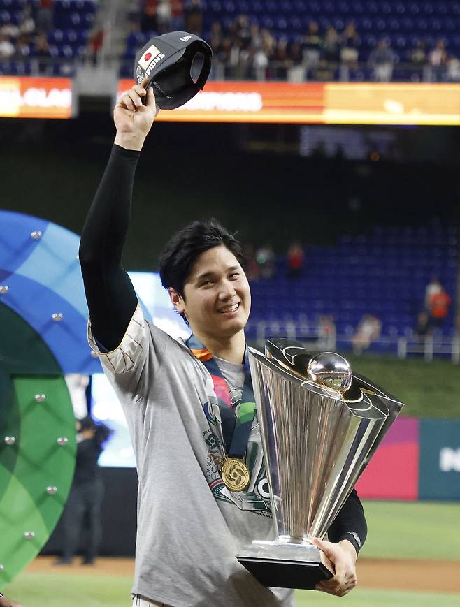 2023월드베이스볼클래식에서 일본 대표팀 우승을 이끈 오타니 쇼헤이가 최우수선수상(MVP)을 수상했다. /USA스포츠투데이 연합뉴스