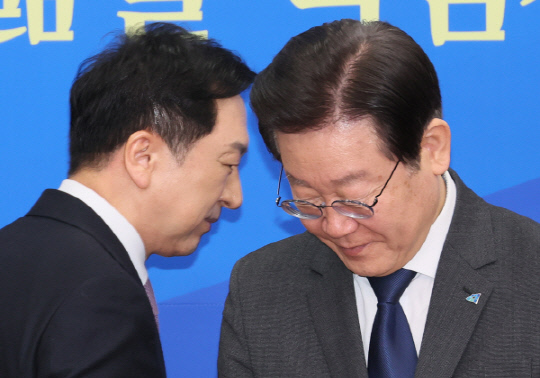 (왼쪽부터) 김기현 국민의힘 대표, 이재명 더불어민주당 대표. 사진=연합뉴스