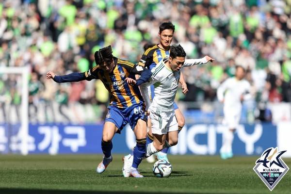 이동준(중간). 한국프로축구연맹&nbsp;