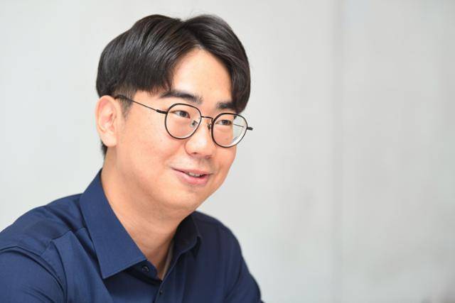 대학생 때 비누랩스를 창업한 김한이 대표는 회사 운영 때문에 8년간 휴학했다가 2021년 졸업했다. "코로나19 때문에 졸업식도 못 했다"는 그는 "지난한 과정과 책임감의 무게 때문에 학생 창업을 하지 말라"고 말렸다. 김영원 인턴기자